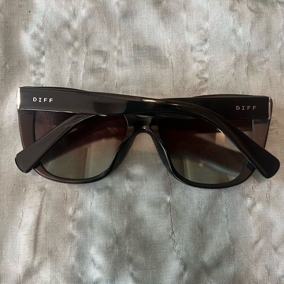 Diff Christina El Moussa Ruby Sunglasses - Picture 6 of 9